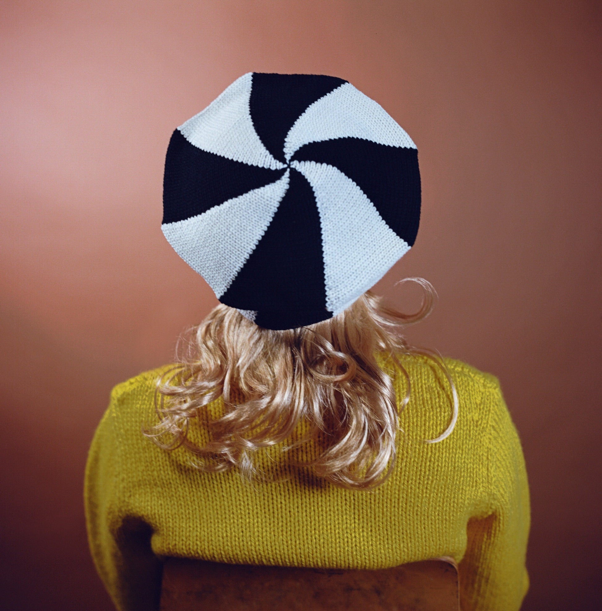 Spiral classic Hat in black & ecru