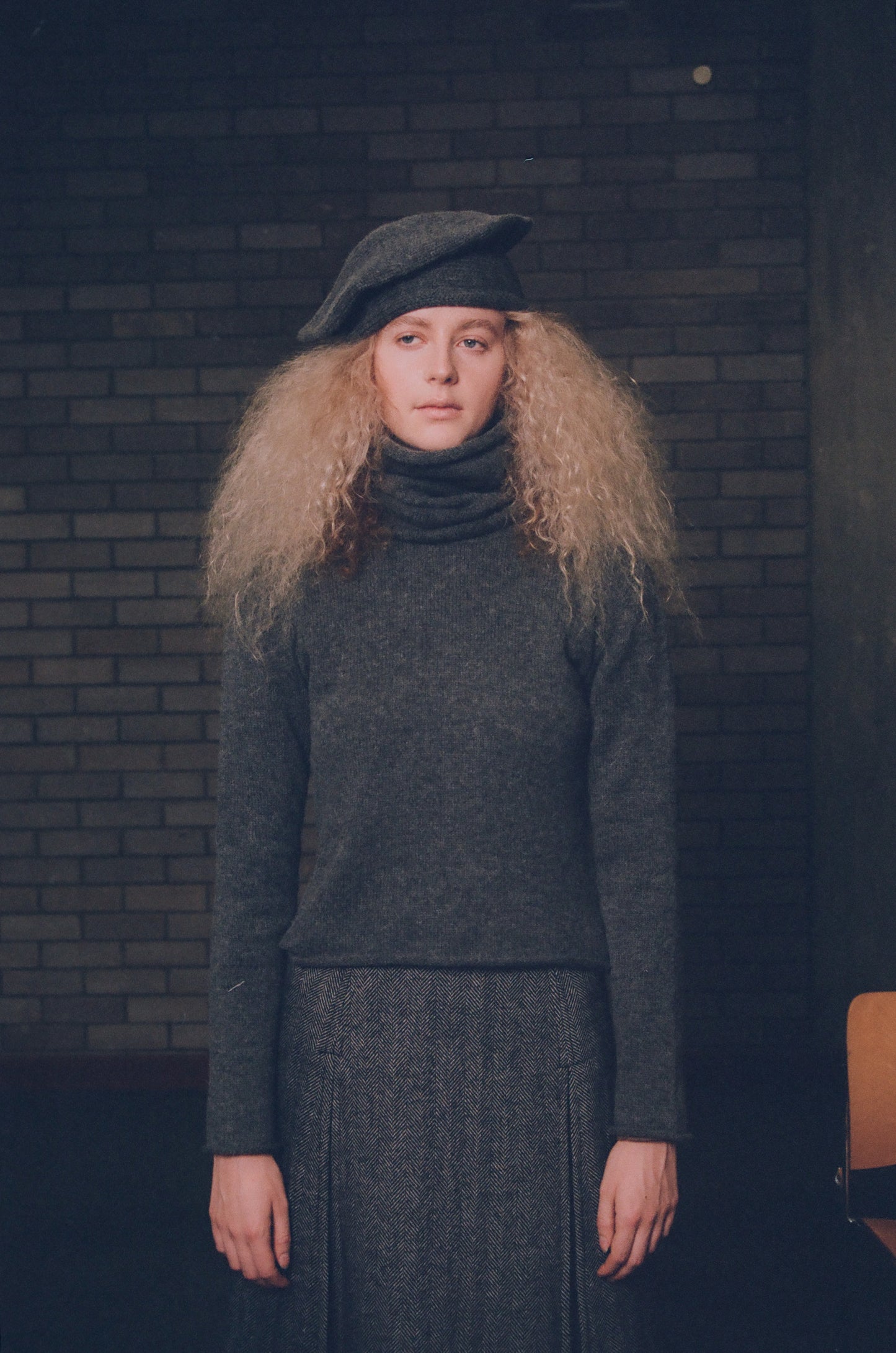 Model wearing sack hat in mid-grey