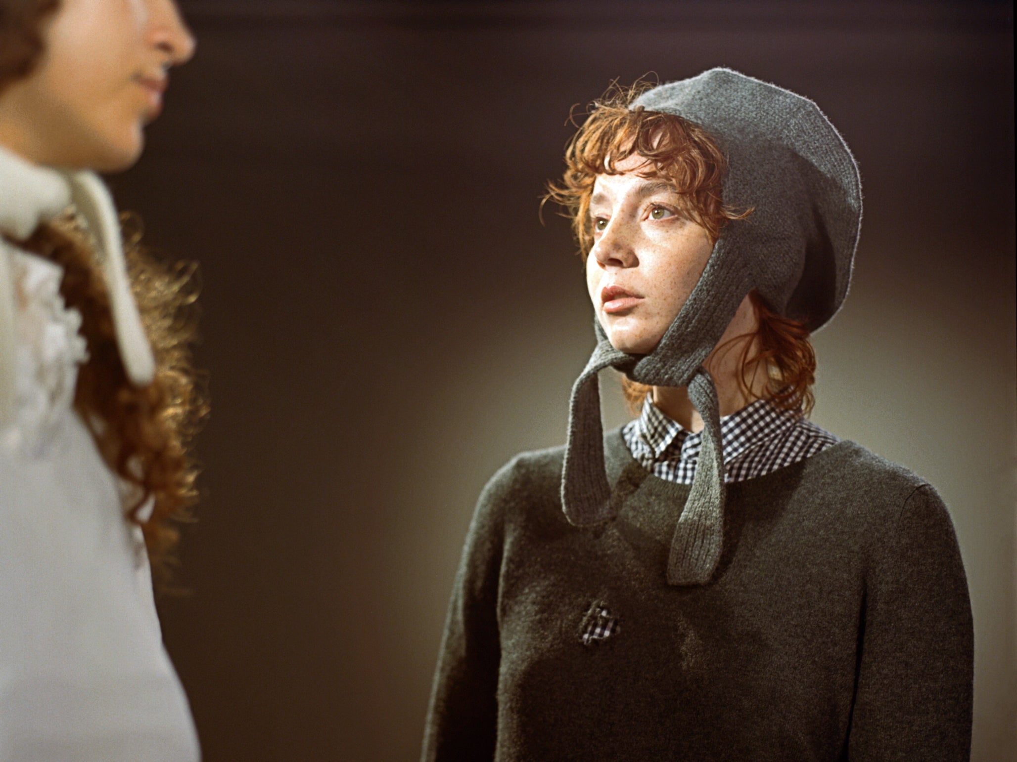 Model wearing the classic hat in Mid-grey