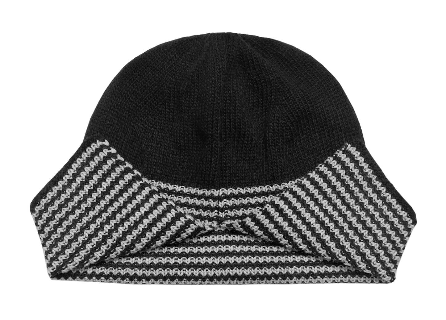 Flap hat in black & white