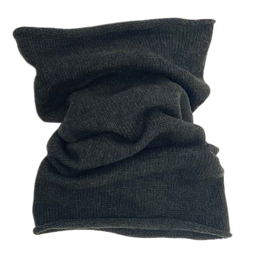 Plain snood in seaweed